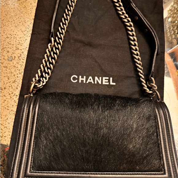 Chanel Rabbit Fur-Trimmed Lambskin Medium Boy Flap Bag - Picture 6 of 9
